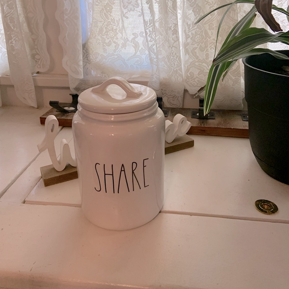 Rae Dunn “share” cookie jar